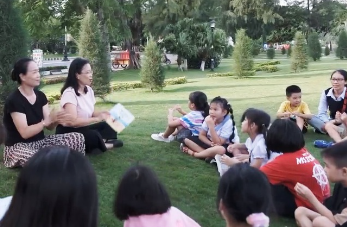 Chăm đọc sách, học tập theo gương Bác