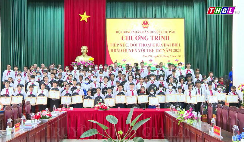 Đại biểu HĐND huyện Chư Păh tiếp xúc, đối thoại với trẻ em