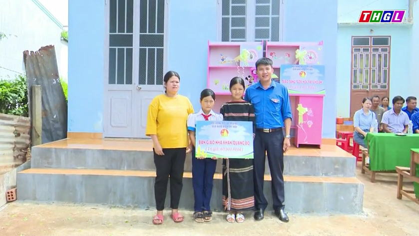 Trao nhà Khăn quàng đỏ cho đội viên có hoàn cảnh khó khăn