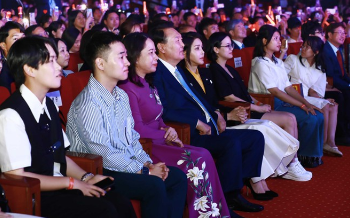Tổng thống Hàn Quốc dự Đêm nhạc giao lưu văn hóa Hàn Quốc – Việt Nam