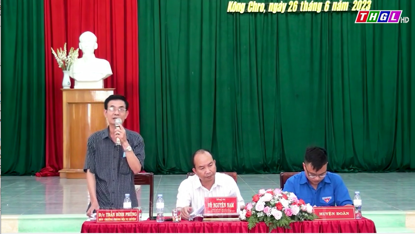 Chủ tịch UBND huyện Kông Chro đối thoại với thanh niên trên địa bàn