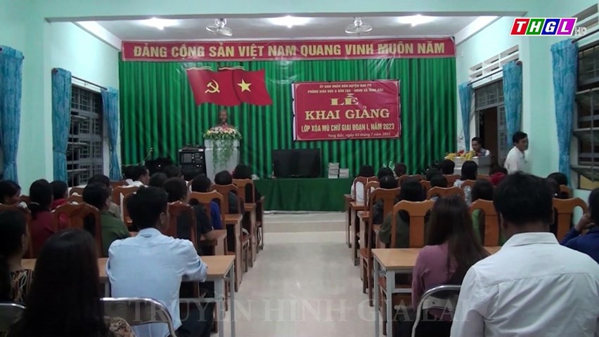 Đak Pơ: 110 học viên tham gia lớp xóa mù chữ