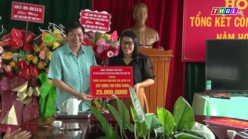 Phó Chủ tịch Thường Trực HĐND tỉnh Trương Văn Đạt thăm, tặng quà tại huyện Ia Pa