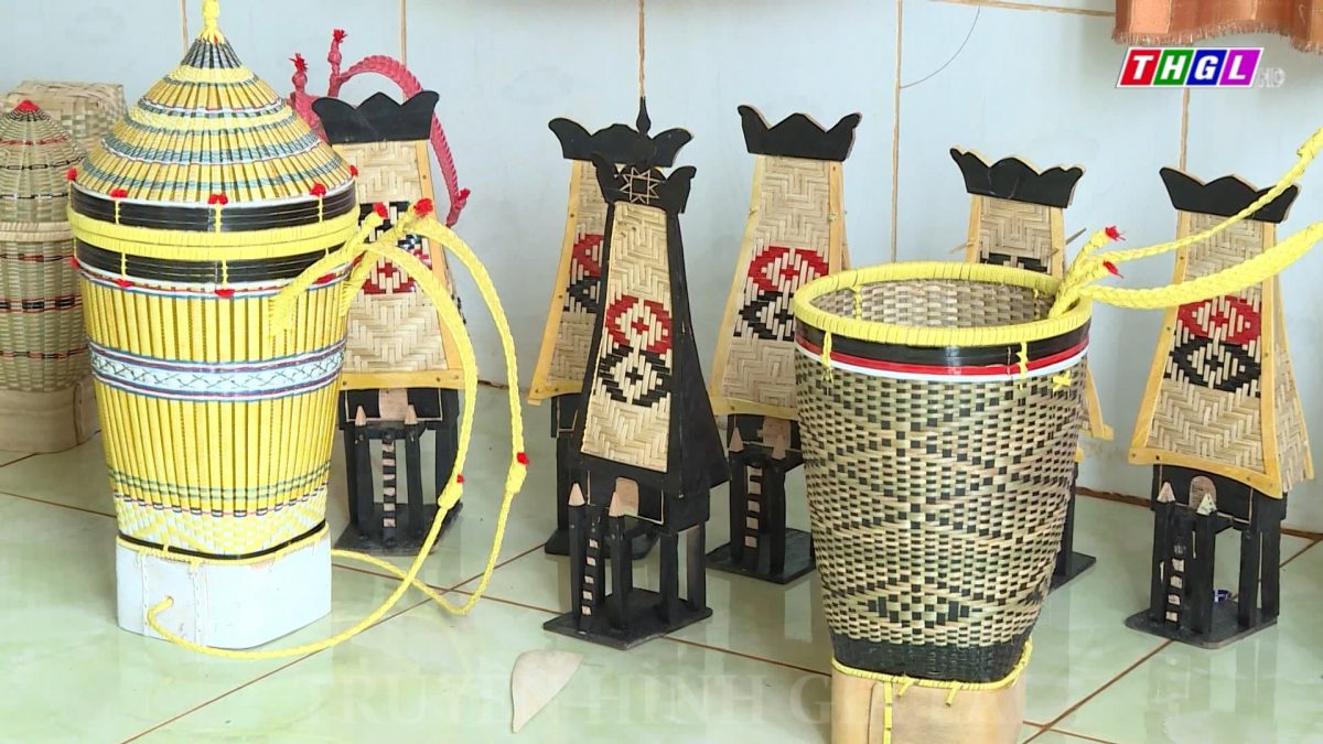 Đồng bào Jrai ở xã Ia Pết, huyện Đak Đoa bảo tồn, gìn giữ nghề đan lát truyền thống của dân tộc