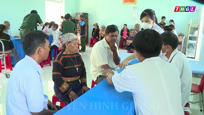 Công ty 715 (BĐ 15) khám sức khỏe cho gia đình chính sách, người lao động