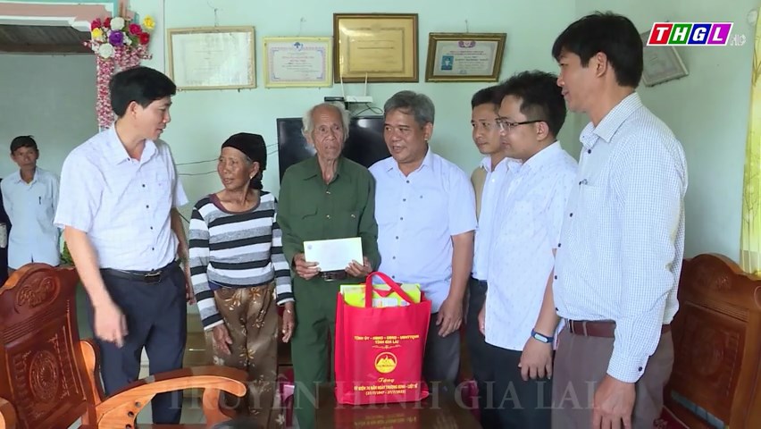 Đồng chí Chủ tịch Ủy ban MTTQ Việt Nam tỉnh Gia Lai Hồ Văn Điềm đi thăm, tặng quà nhân kỷ niệm 76 năm Ngày Thương binh – Liệt sĩ (27/7)