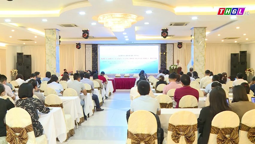 Bồi dưỡng kiến thức và kỹ năng đối ngoại thực hành