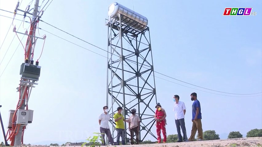 Đầu tư cơ sở hạ tầng thiết yếu, phục vụ sản xuất, đời sống trong vùng đồng bào DTTS và miền núi