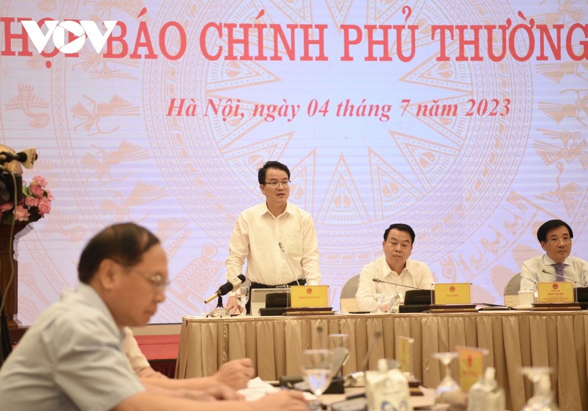 Tăng trưởng GDP thấp hơn kịch bản đề ra, sức ép 6 tháng cuối năm rất lớn