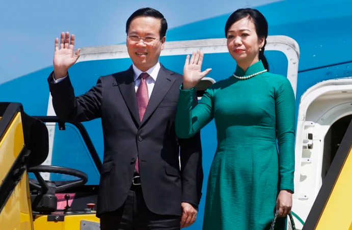 Chủ tịch nước Võ Văn Thưởng tới Vienna, bắt đầu thăm chính thức CH Áo