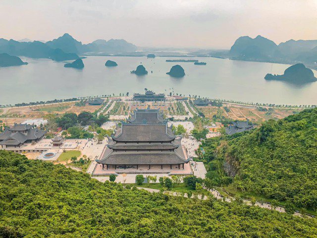 Ghé thăm vẻ đẹp cổ kính tại ngôi chùa lớn nhất thế giới ở Việt Nam