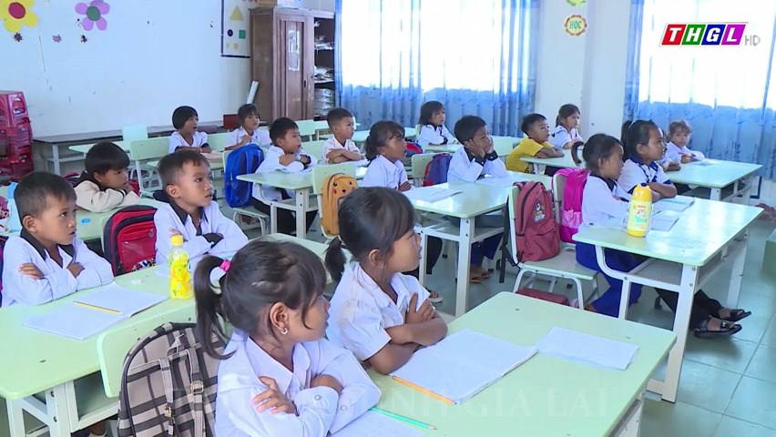 Học sinh lớp 1 háo hức ngày tựu trường