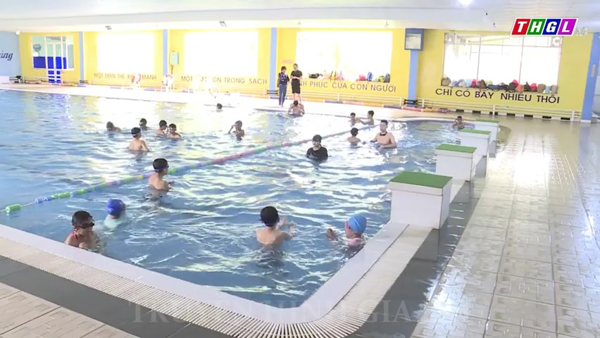 Lan tỏa tấm lòng của những bạn trẻ dạy bơi miễn phí