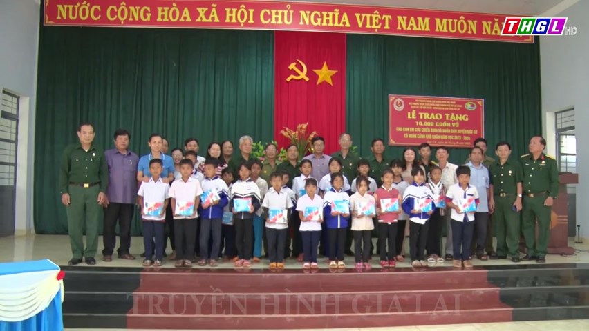 Mang niềm vui đến cho học sinh nghèo vùng biên giới trước thềm năm học mới