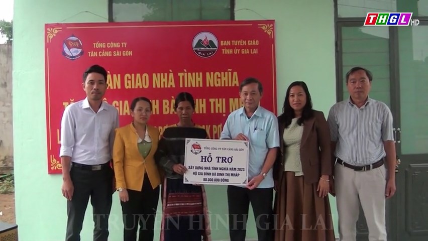 Trưởng Ban Tuyên giáo Tỉnh ủy Huỳnh Thế Mạnh tặng Nhà tình nghĩa tại huyện Đak Pơ