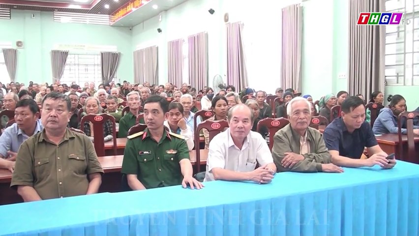 Chư Sê: Tặng 310 suất quà cho người hoạt động kháng chiến bị nhiễm chất độc da cam