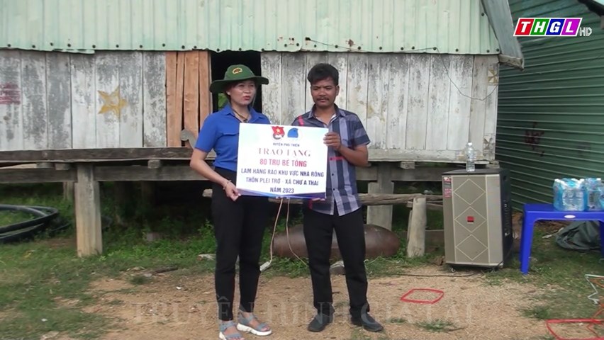 Huyện đoàn Phú Thiện hỗ trợ 80 trụ bê tông cho thôn Plei Trớ, xã Chư A Thai