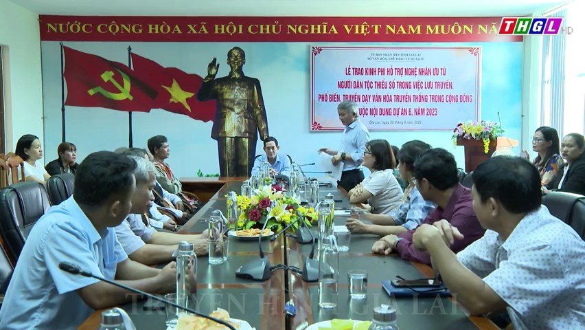 Sở VH, TT&DL Gia Lai trao kinh phí hỗ trợ Nghệ nhân Ưu tú