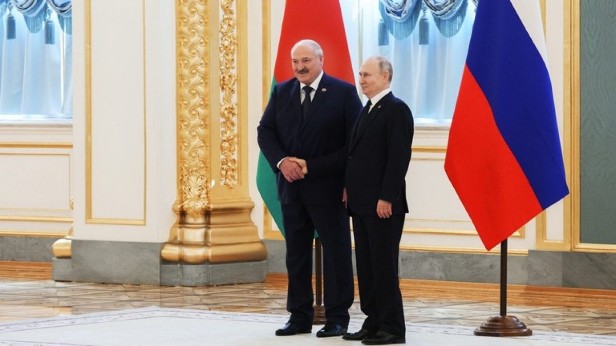 Nga tuyên bố sẽ sử dụng mọi vũ khí cần thiết đáp trả cuộc tấn công vào Belarus