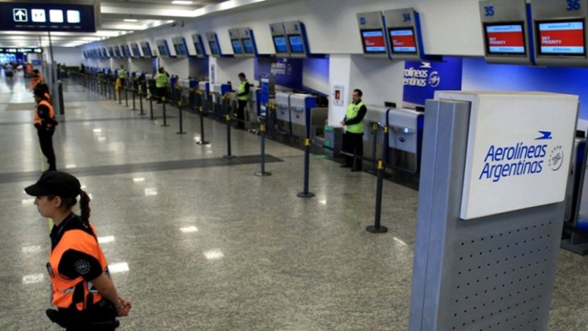Nhân viên sân bay Argentina đình công khiến 10.000 hành khách bị mắc kẹt