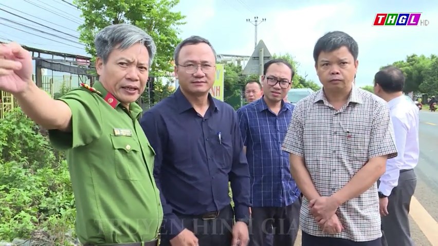 Phó Chủ tịch Chuyên trách Ủy ban An toàn giao thông Quốc gia Khuất Việt Hùng chỉ đạo công tác khắc phục hậu quả vụ tai nạn giao thông đặc biệt nghiêm trọng xảy ra tại huyện Chư Pưh