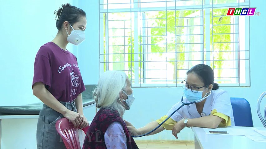 Cuộc sống chật vật của nhân viên y tế bị nợ lương