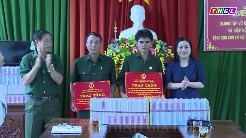 Chư Păh tiếp nhận và trao tặng 10.000 tập vở cho học sinh có hoàn cảnh khó khăn