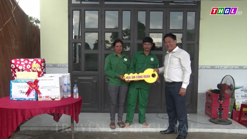 Công đoàn Công ty TNHH MTV cao su Chư Pah trao nhà Mái ấm Công đoàn cho công nhân đồng bào dân tộc thiểu số