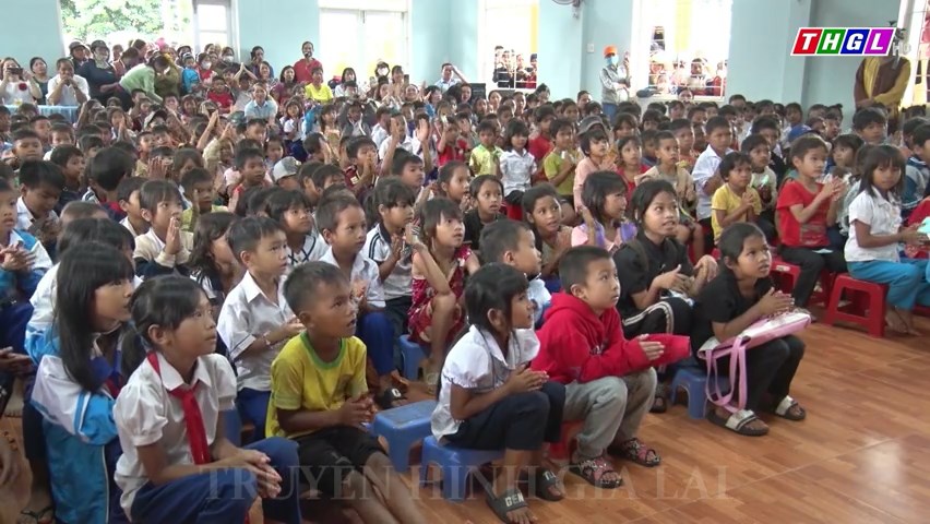 Trung tâm hoạt động thanh thiếu niên tỉnh Gia Lai tổ chức trung thu cho trẻ em có hoàn cảnh khó khăn tại huyện Đức Cơ