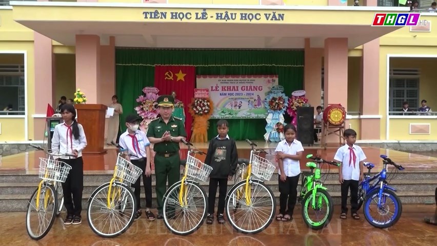 Bộ đội Biên phòng tỉnh Gia Lai tặng quà học sinh nghèo tại các xã biên giới nhân ngày khai giảng năm học mới 2023 – 2024