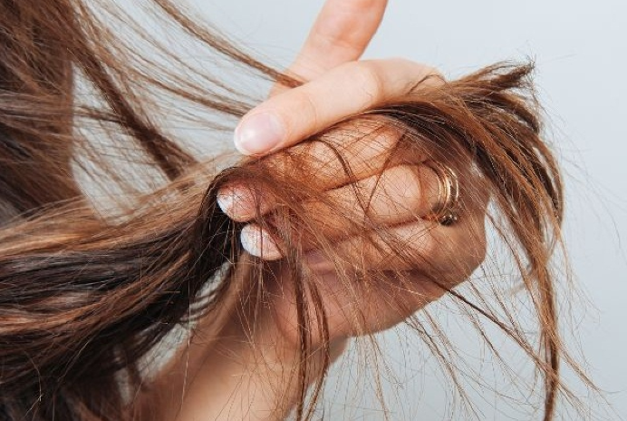 Thói quen tác động xấu đến sức khoẻ mái tóc
