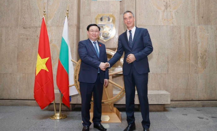 Chủ tịch Quốc hội Vương Đình Huệ thăm thành phố Burgas, Bulgaria