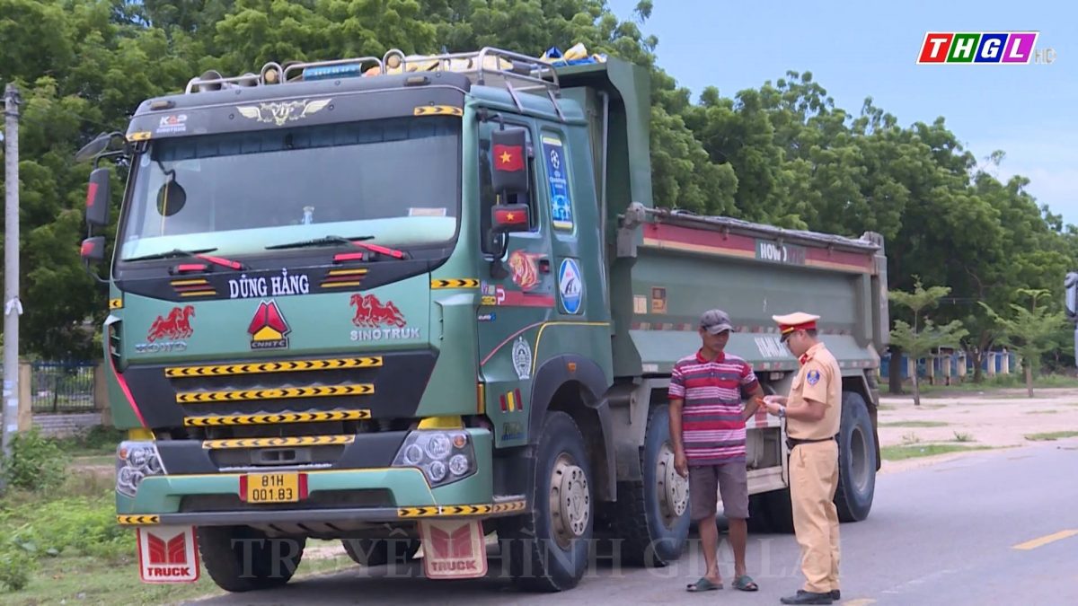 Krông Pa tăng cường xử lý xe chở quá khổ, quá tải