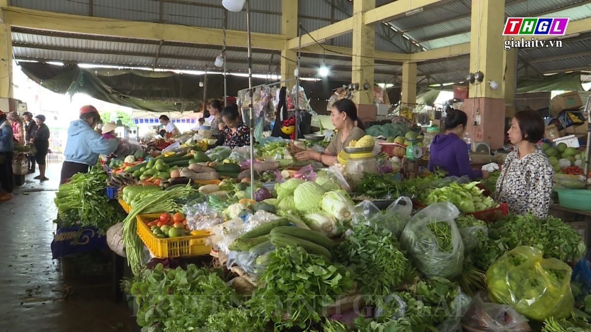 Chợ truyền thống đang dần “vắng khách”