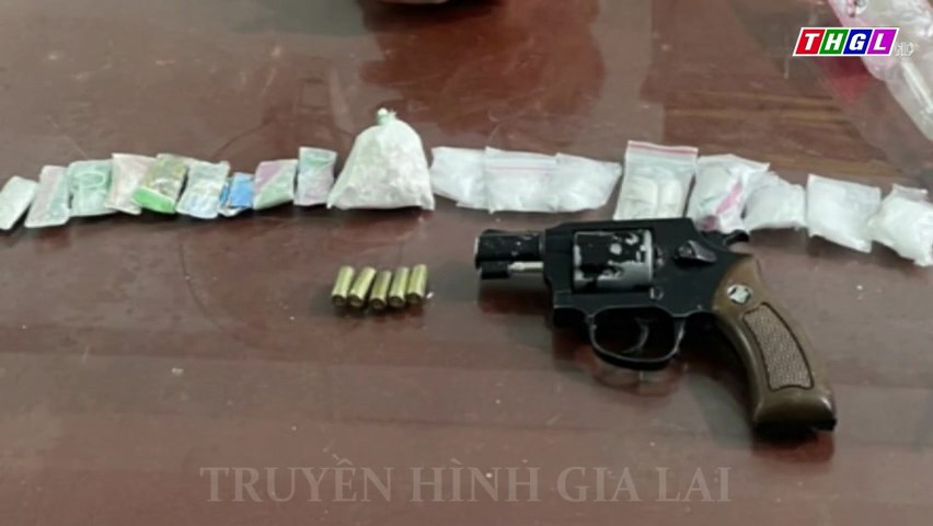 Bắt giữ đối tượng tàng trữ trái phép chất ma túy, thu giữ 01 khẩu súng