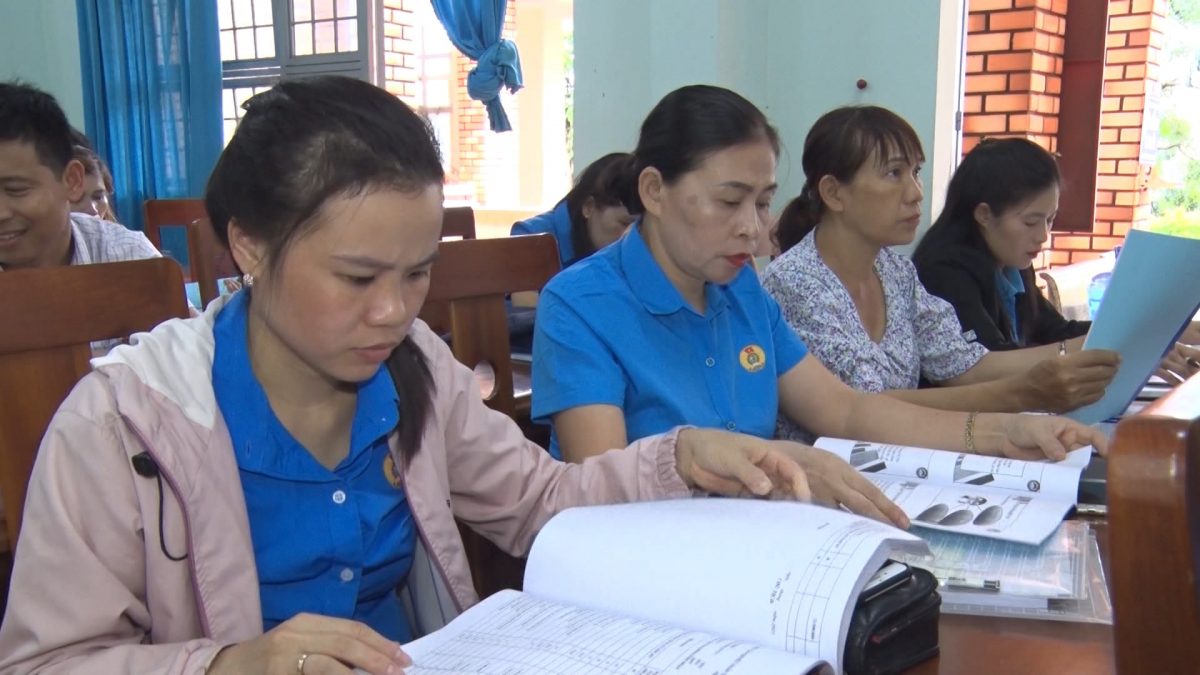 LĐLĐ huyện Đức Cơ tập huấn chính sách bảo hiểm thất nghiệp cho người lao động