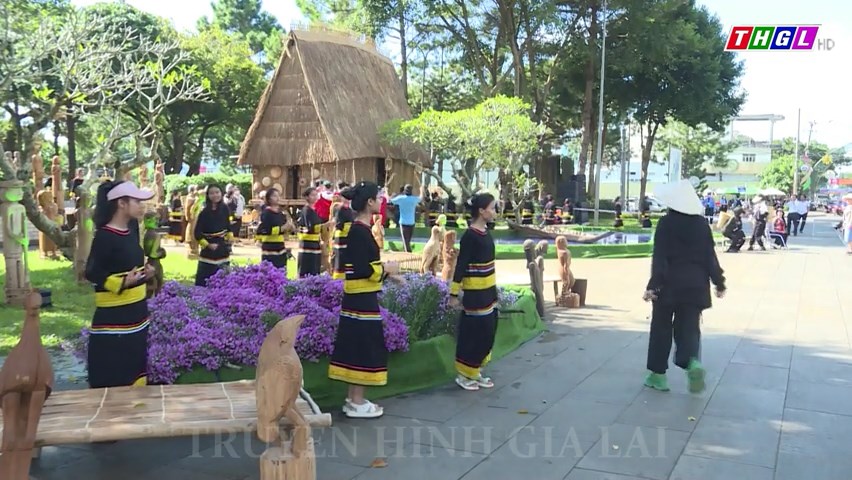 Hợp luyện Chương trình nghệ thuật thời trang thổ cẩm “Gia Lai Ơi”