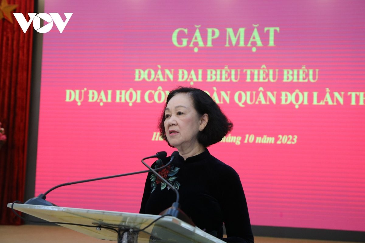 Bà Trương Thị Mai tiếp Đoàn đại biểu công đoàn tiêu biểu của Quân uỷ Trung ương