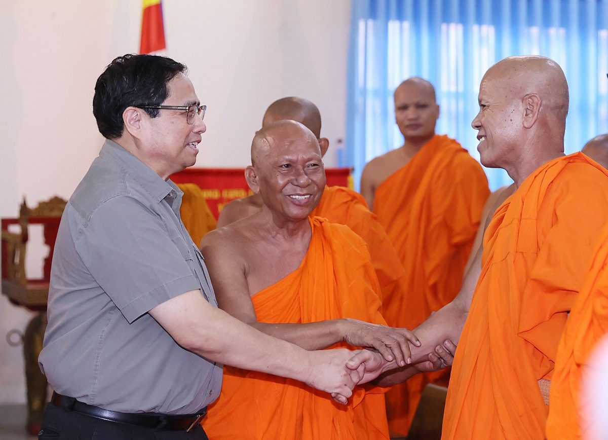 Thủ tướng đến thăm, chúc mừng Hội Đoàn kết sư sãi yêu nước tỉnh Trà Vinh