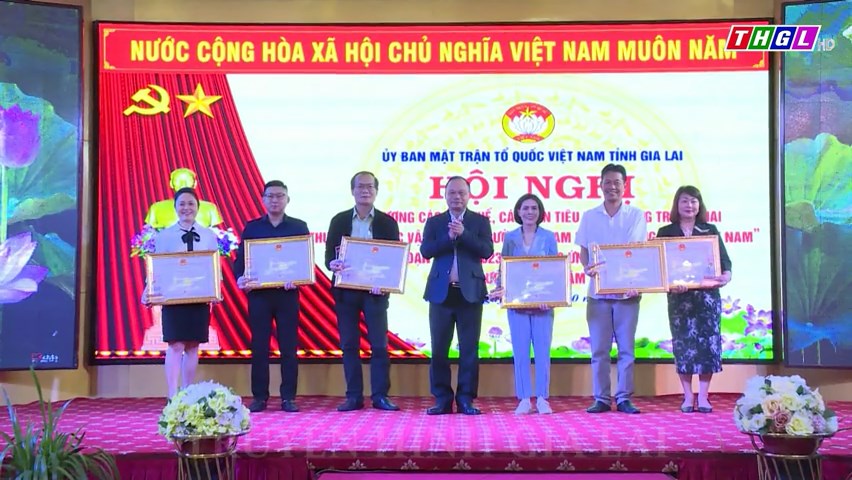 Biểu dương điển hình thực hiện Cuộc vận động “Người Việt Nam ưu tiên dùng hàng Việt Nam” và phát động Tháng cao điểm “Vì người nghèo” 2023