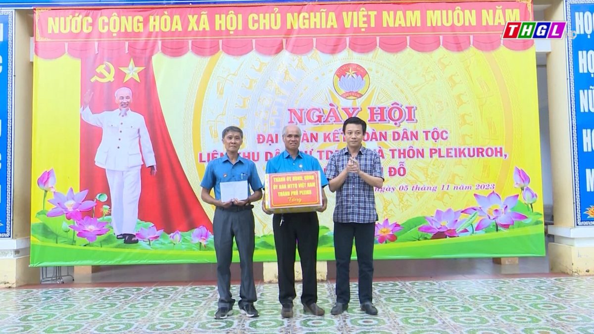 Chủ tịch UBND TP. Pleiku dự Ngày hội Đại đoàn kết toàn dân tộc tại phường Yên Đỗ