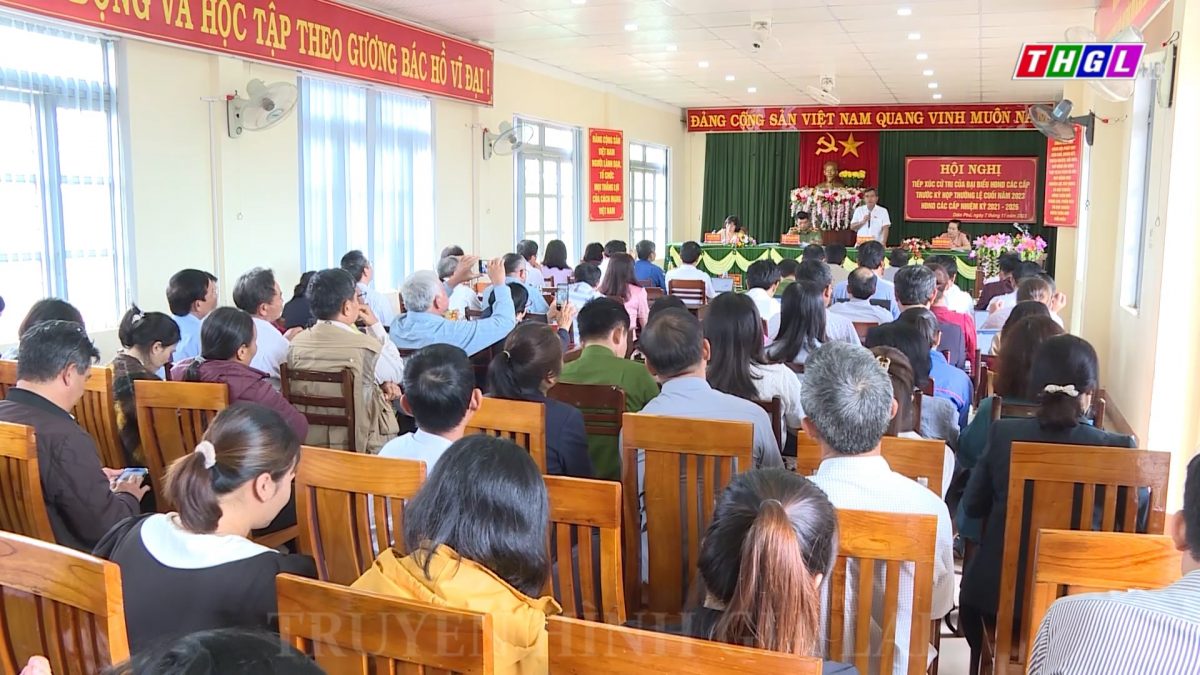 Đồng chí Hồ Văn Niên – Ủy viên Ban Chấp hành Trung ương Đảng, Bí thư Tỉnh ủy, Chủ tịch HĐND tỉnh Gia Lai cùng các đại biểu HĐND tỉnh tiếp xúc cử tri tại xã Diên Phú, TP. Pleiku