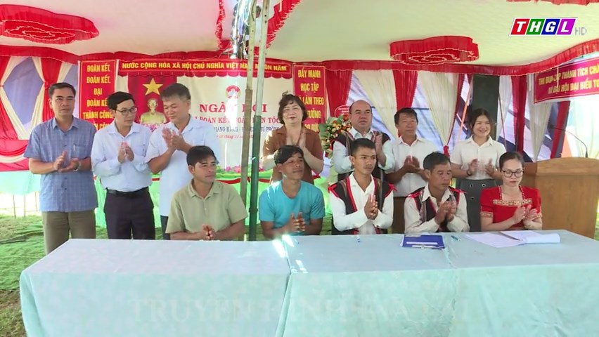 Trưởng Ban Dân vận Tỉnh ủy Phạm Thị Tố Hải dự Ngày hội Đại đoàn kết toàn dân tộc tại thôn 7, xã Thăng Hưng, huyện Chư Prông