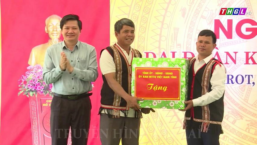 Đồng chí Trương Văn Đạt – Ủy viên BTV Tỉnh ủy, Phó Chủ tịch Thường trực HĐND tỉnh Gia Lai dự Ngày hội Đại đoàn kết toàn dân tộc tại làng Kret Krot