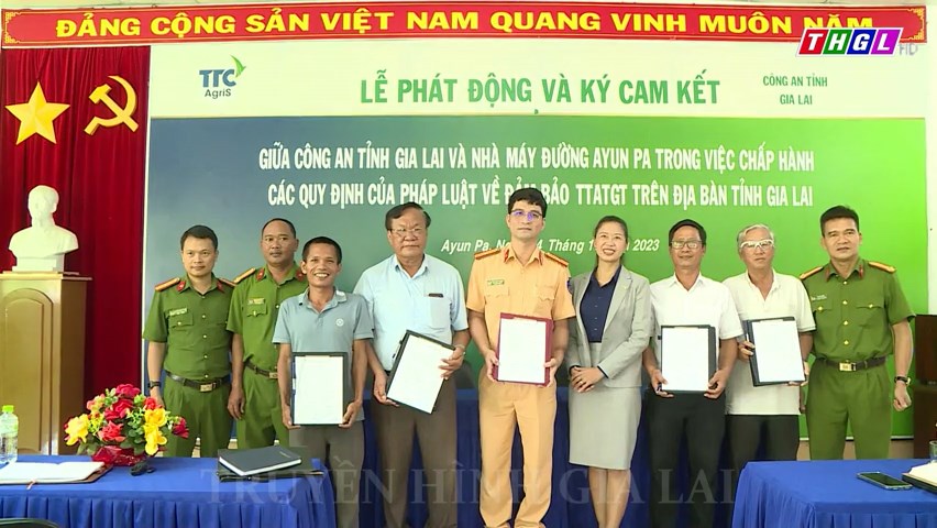 Ký cam kết không chở quá tải, quá khổ trong vụ thu hoạch mía