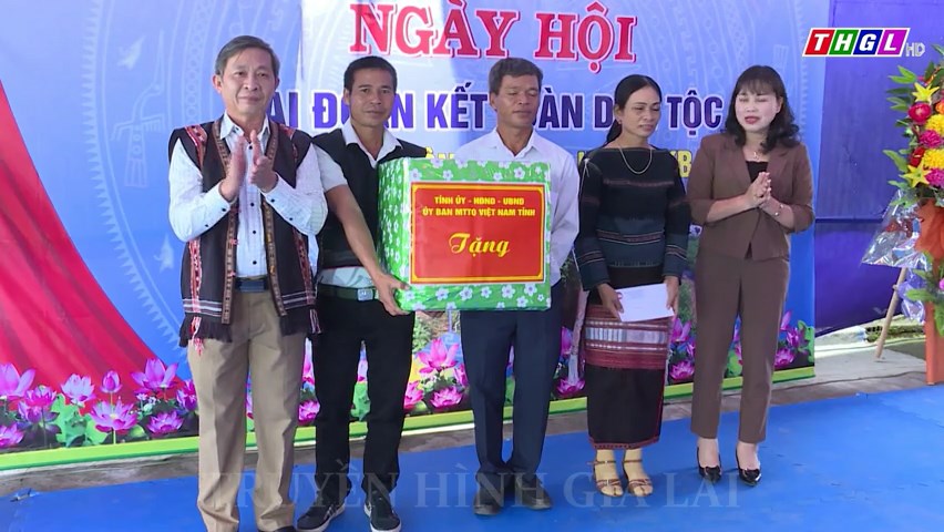 Trưởng Ban Tuyên giáo Tỉnh ủy Huỳnh Thế Mạnh dự Ngày hội Đại đoàn kết toàn dân tộc tại  thôn 3, xã Kông Bờ La, huyện Kbang