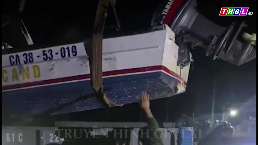 Tạm giữ xe ô tô, ca nô biển số công vụ không giấy tờ tại bãi cát ven hồ Thủy điện Ia Ly