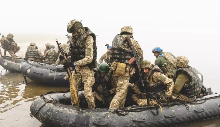 Ukraine chiếm nhiều cứ điểm ở tả ngạn sông Dnipro, đe dọa phá vỡ phòng tuyến Nga