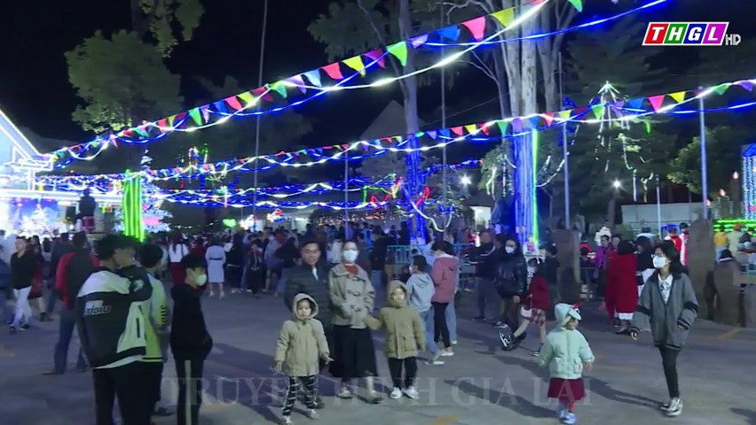 Phố núi Pleiku rộn ràng đón Giáng sinh 2023