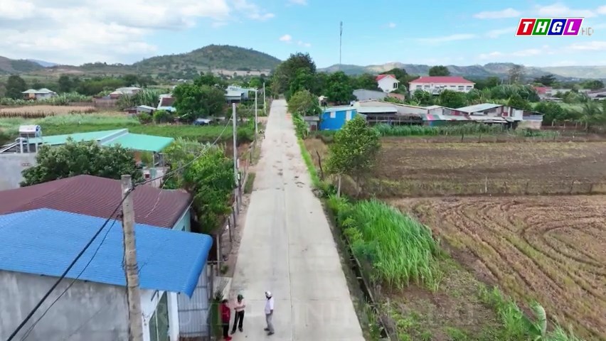 Phú Thiện: Nhà nước và Nhân dân cùng làm đường giao thông